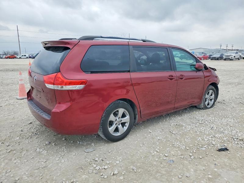 2013 Toyota Sienna le