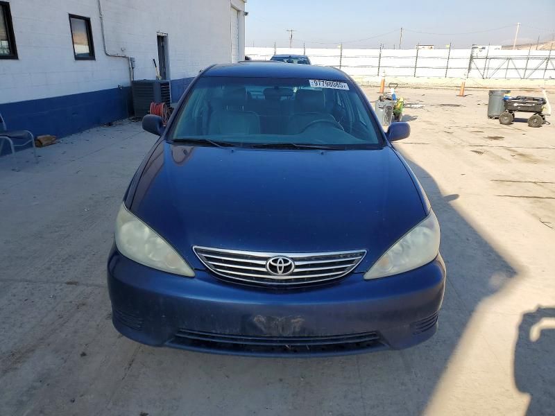 2005 Toyota Camry le