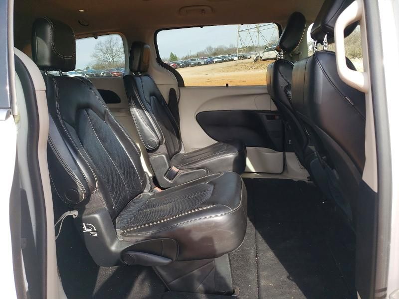 2020 Chrysler Voyager lxi