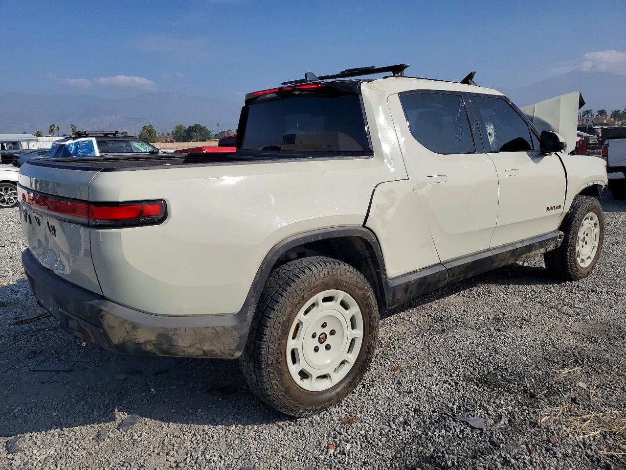 2025 Rivian R1T Adventure
