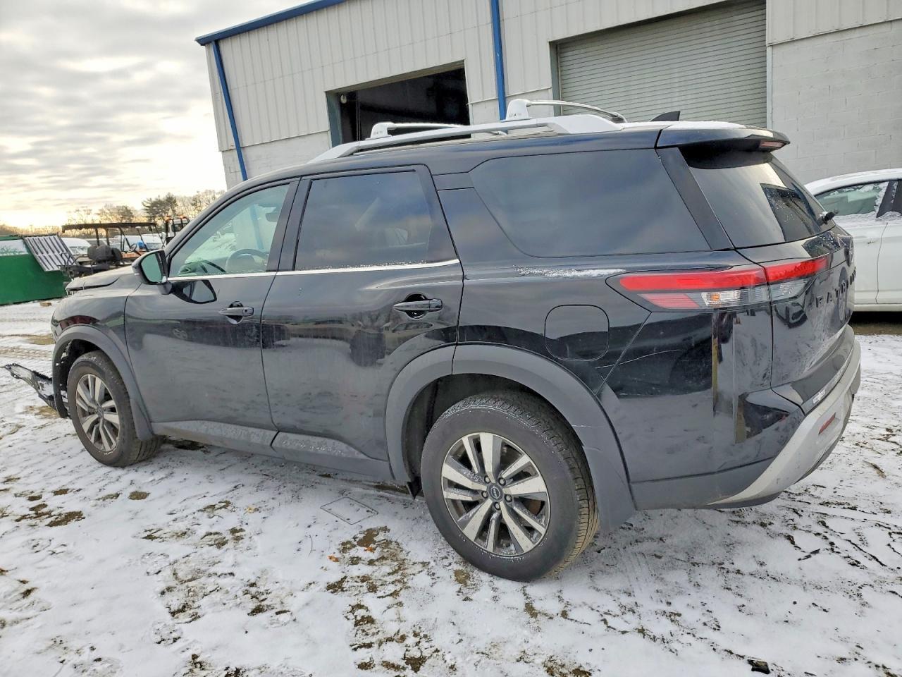 2024 Nissan Pathfinder SL