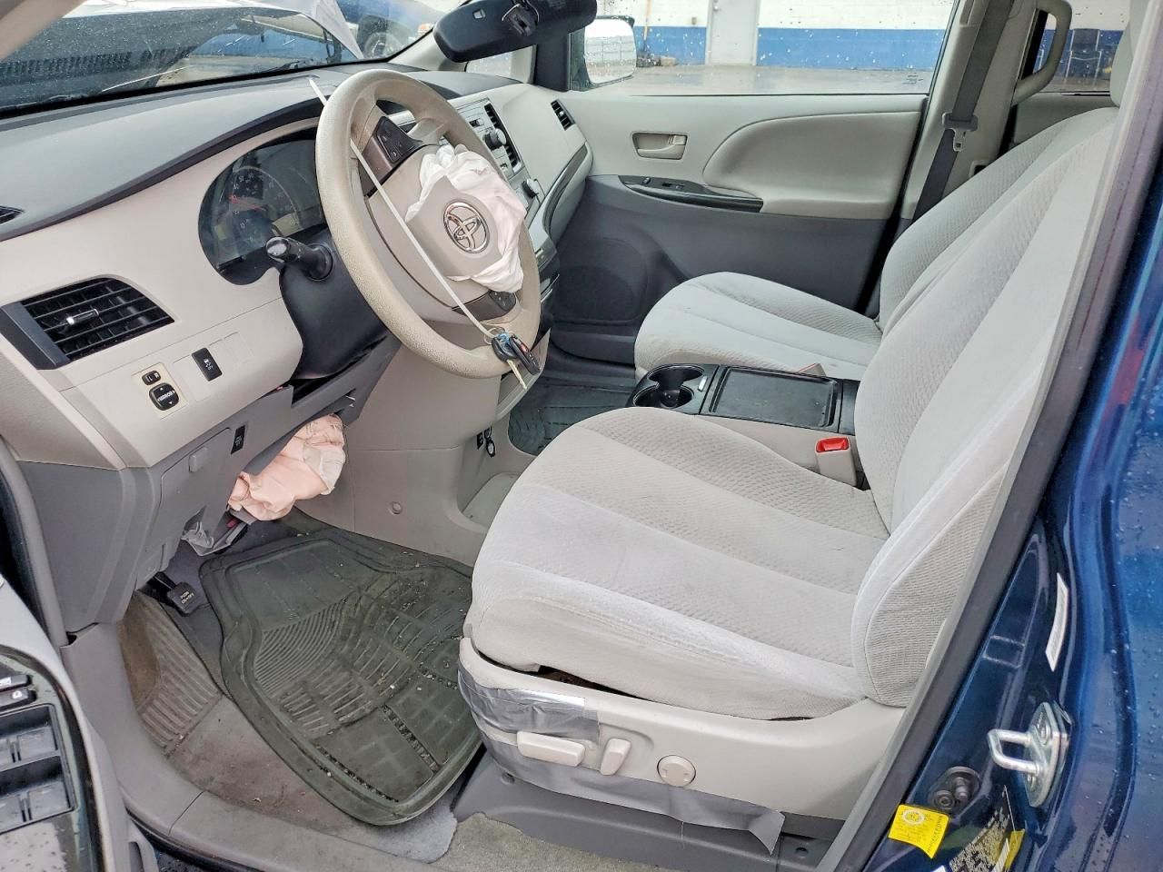 2012 Toyota Sienna le