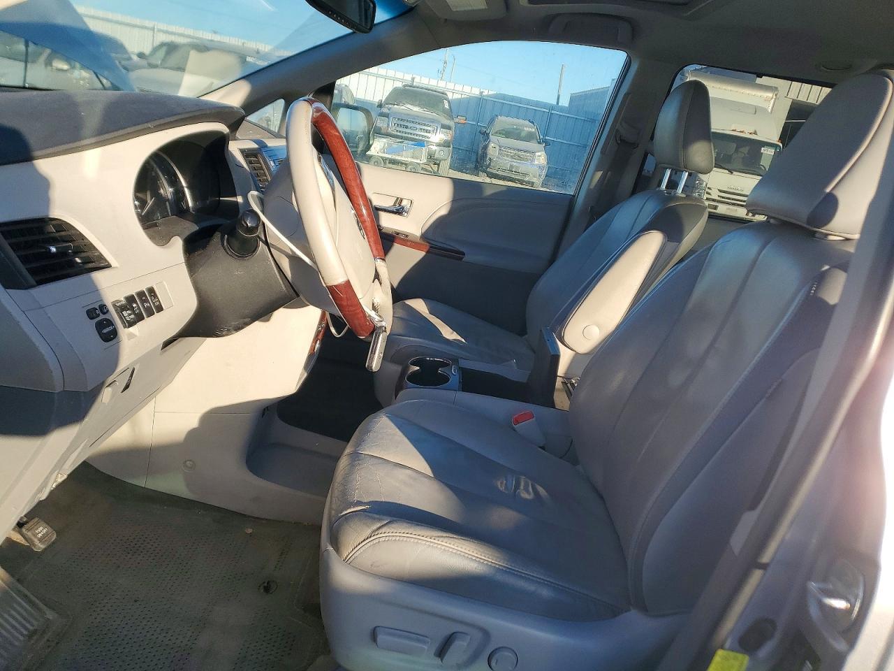 2013 Toyota Sienna xle