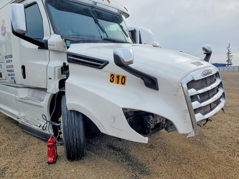 2018 Freightliner Cascadia 126 Semi Truck