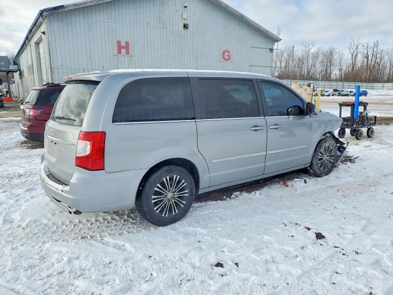 2014 Chrysler Town & Country s