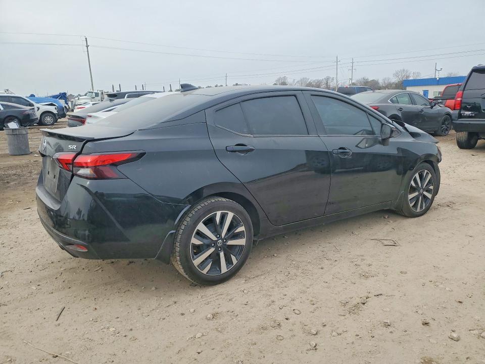 2022 Nissan Versa sr