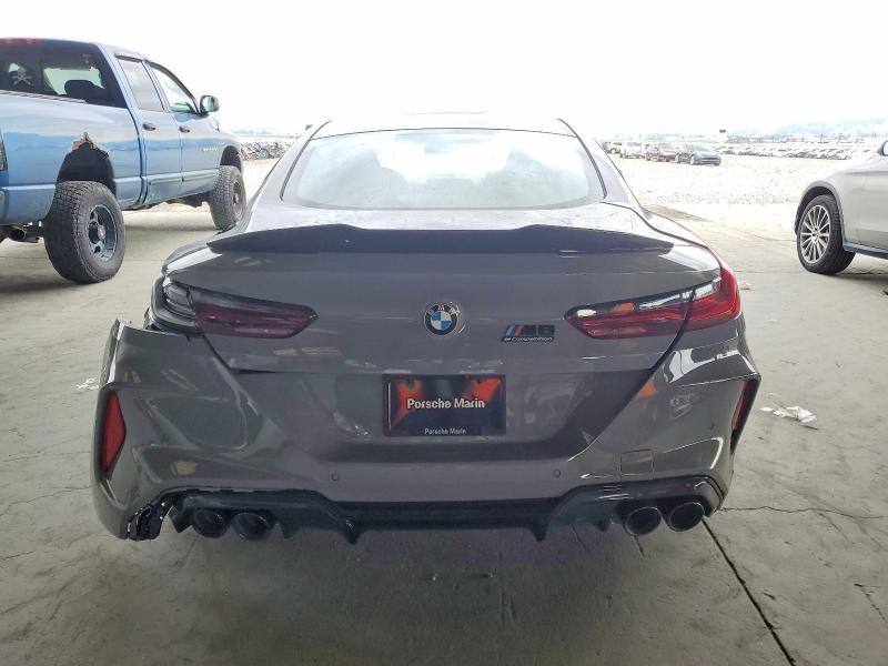 2022 BMW M8