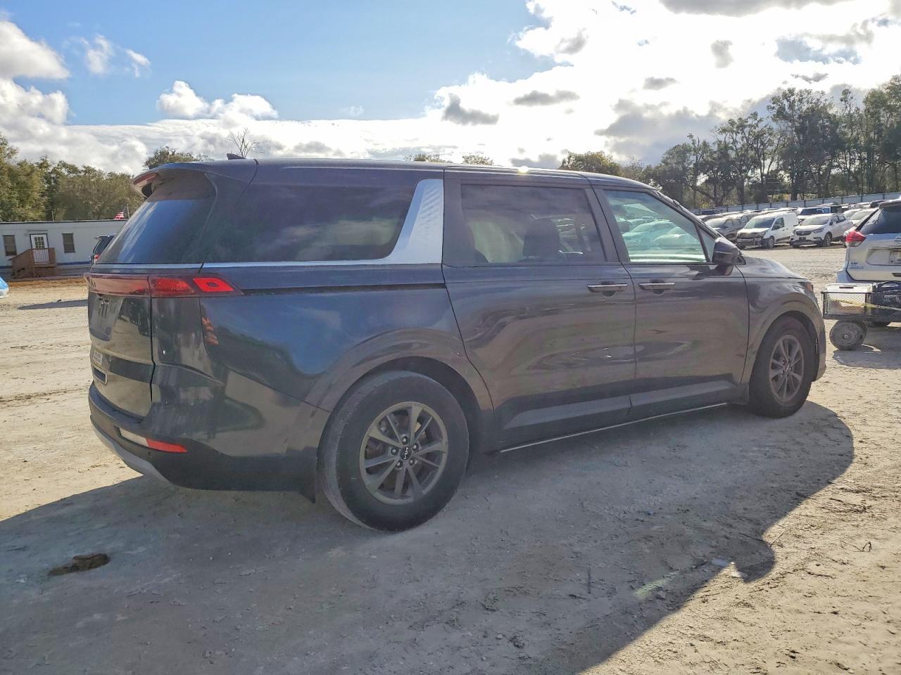 2023 KIA Carnival lx