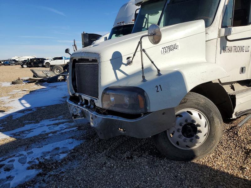 2006 Freigliner 2006 Freightliner CST120 Semi Truck