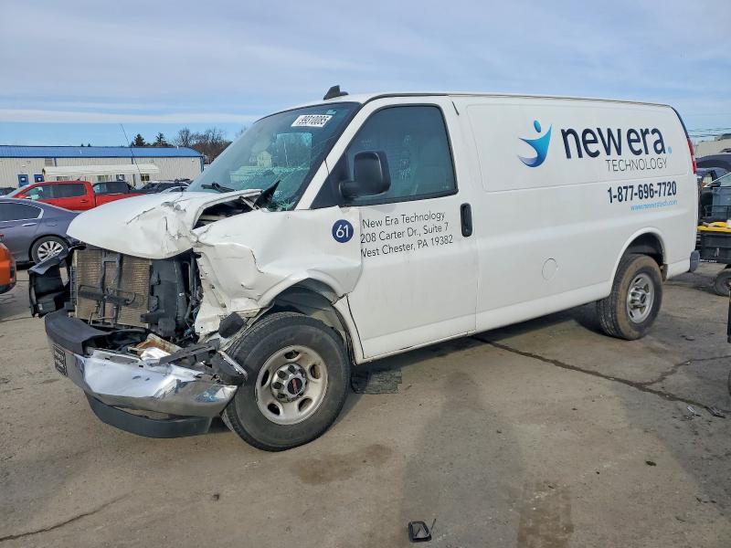 2017 GMC Savana 2500 Delivery van