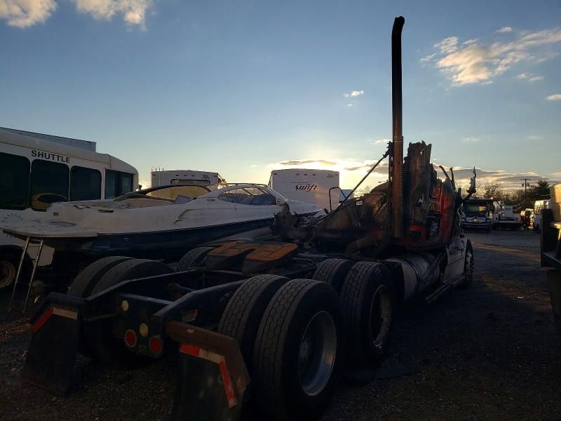 2011 Freightliner Cascadia Semi Truck