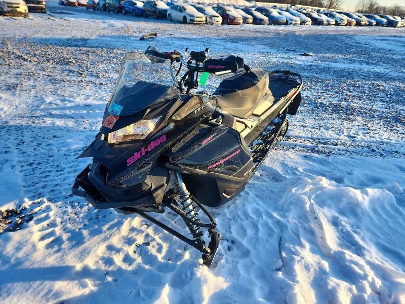 2020 Skidoo Renegade 900