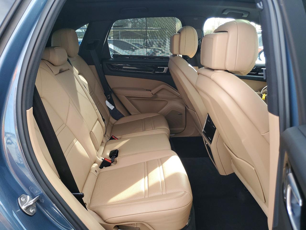 2019 Porsche Cayenne s