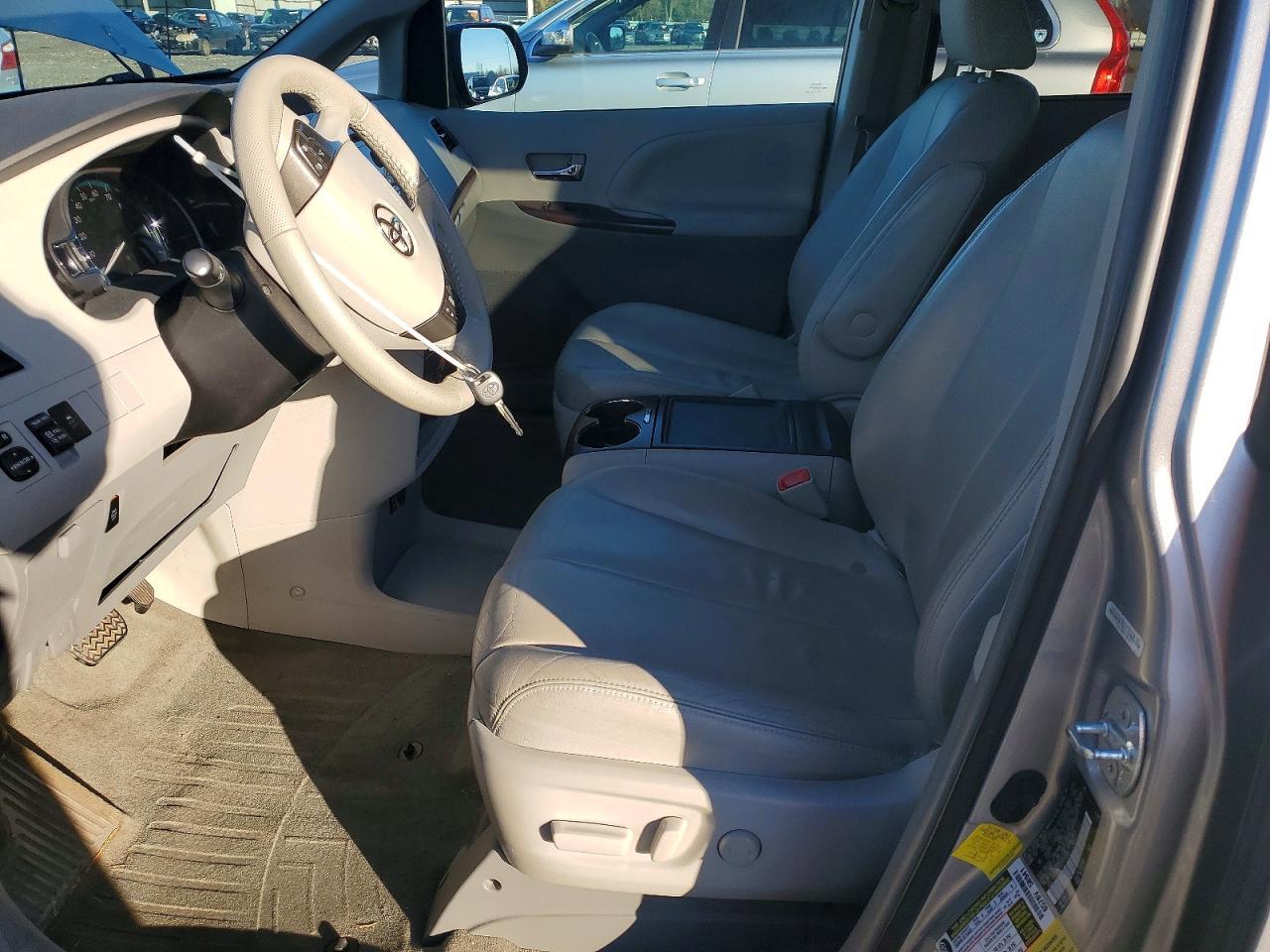 2013 Toyota Sienna xle