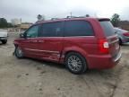 2013 Chrysler Town & Country Touring l