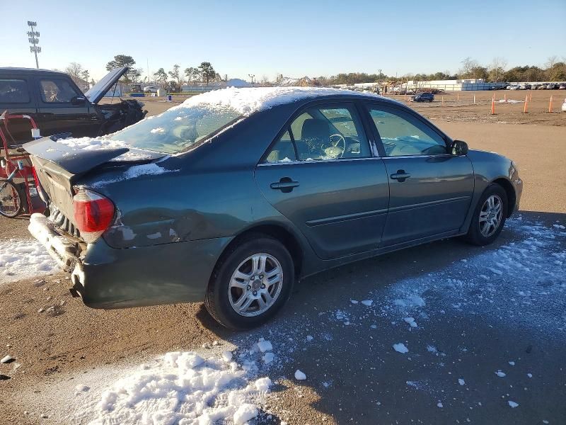 2005 Toyota Camry le