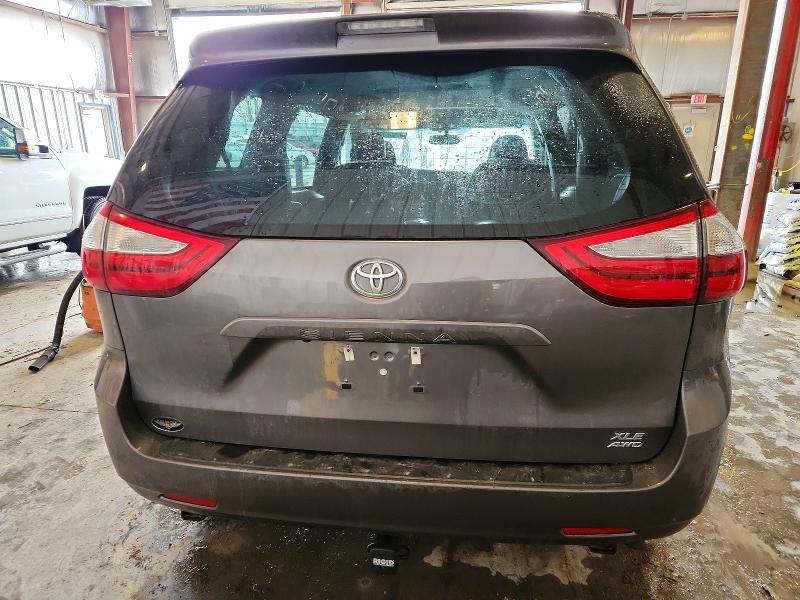 2016 Toyota Sienna xle 7 Passenger