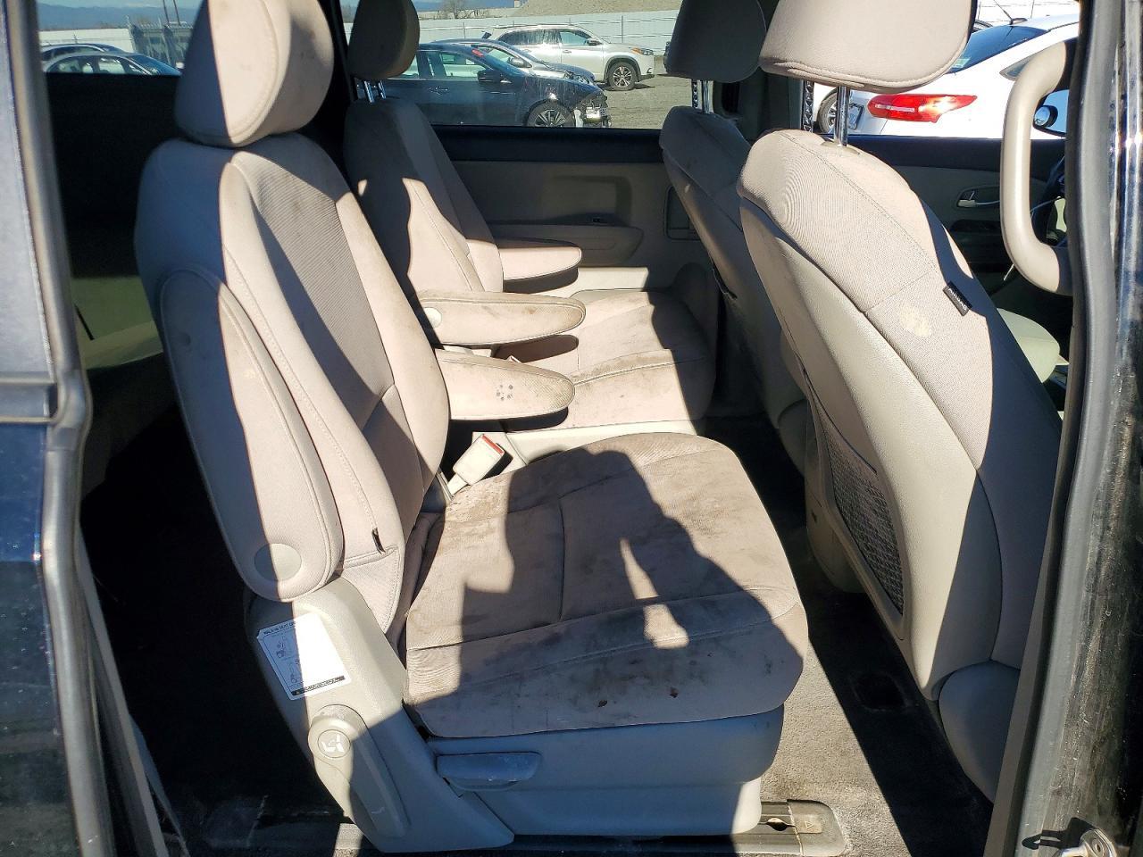 2015 KIA Sedona lx