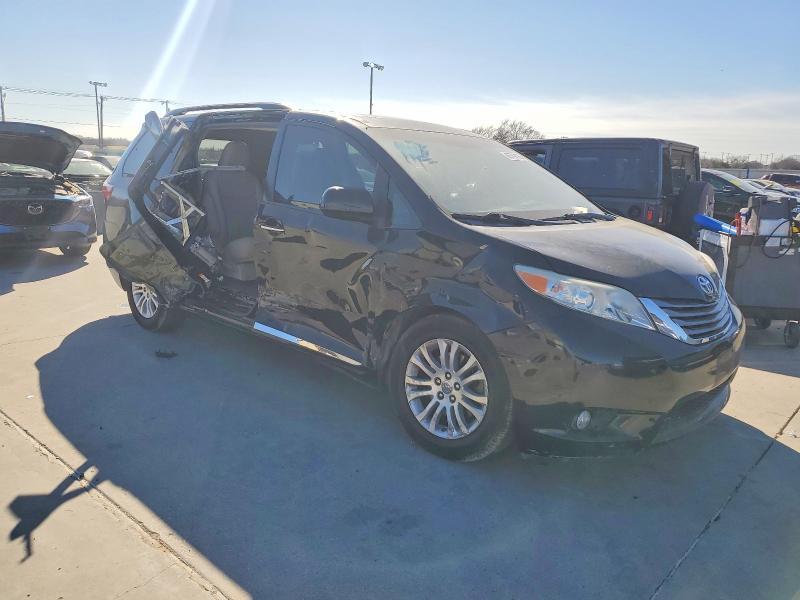2016 Toyota Sienna xle 8-passenger