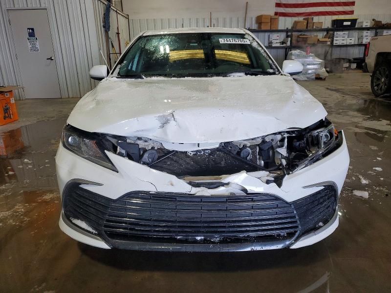 2021 Toyota Camry le