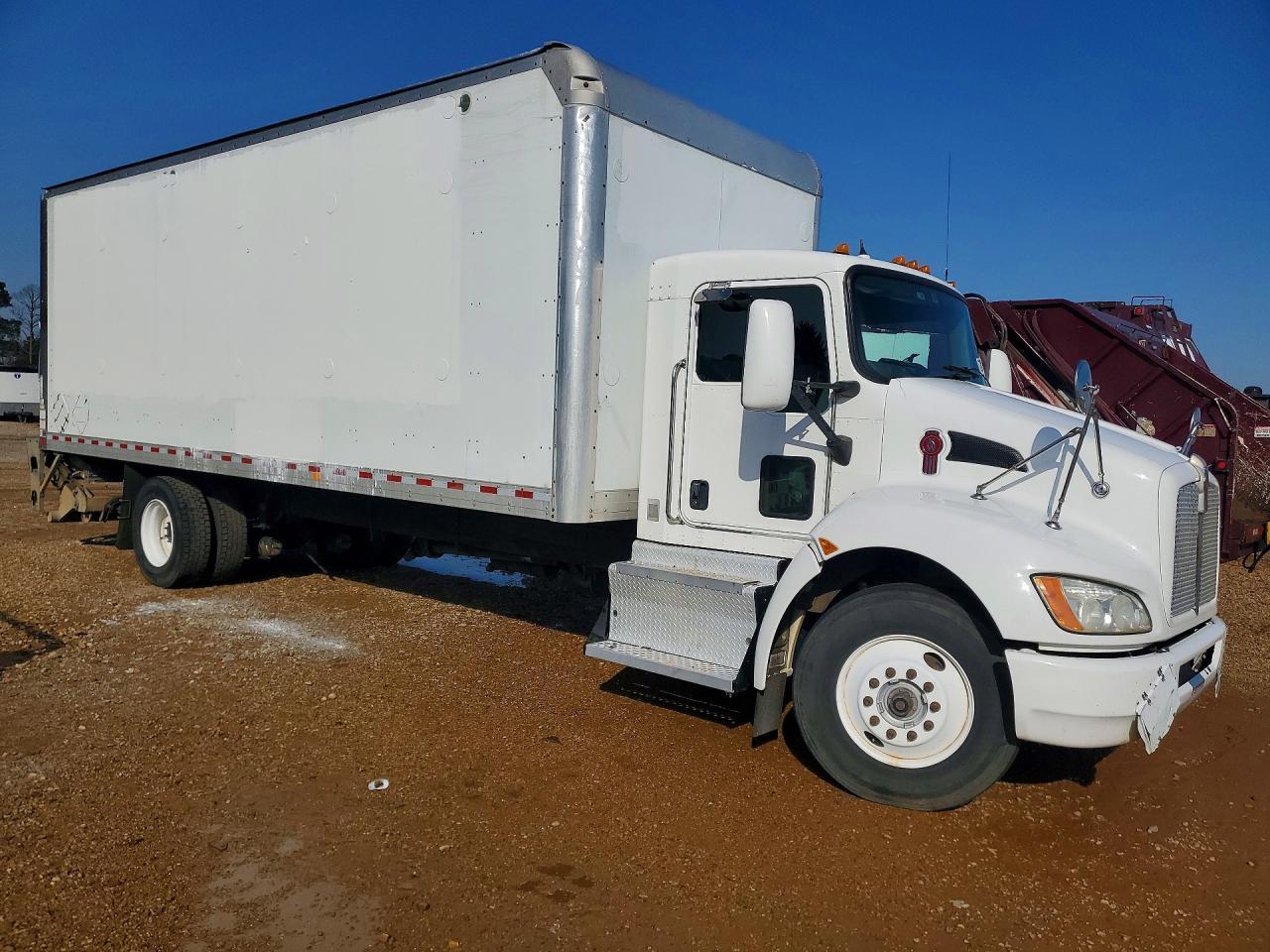 2013 Kenworth T370 BOX Truck