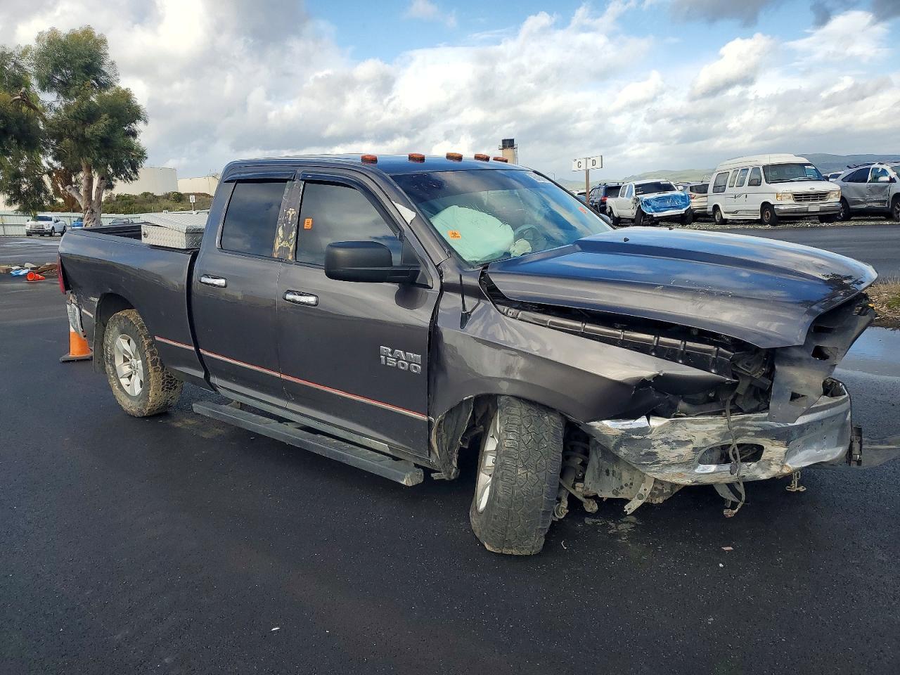 2015 Dodge Ram 1500 slt