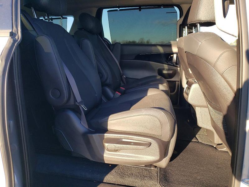 2026 KIA Carnival sx