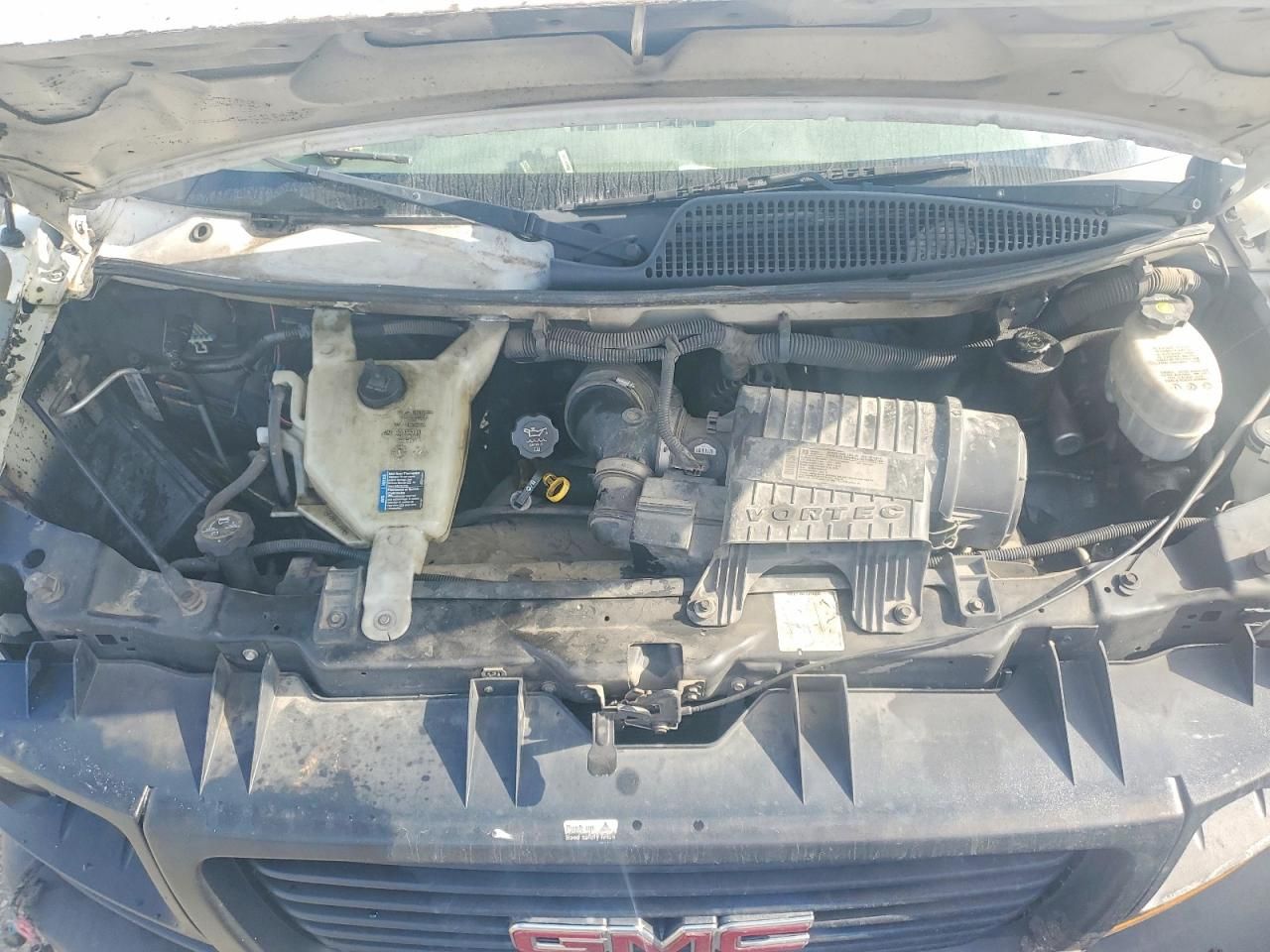 2010 GMC Savana BOX Truck