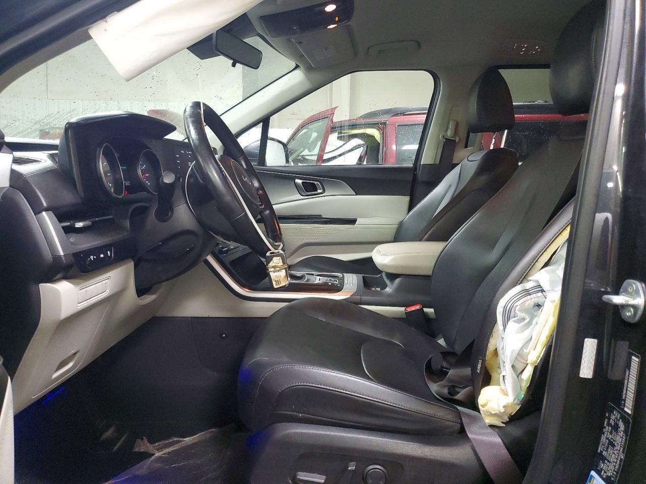 2022 KIA Carnival lx