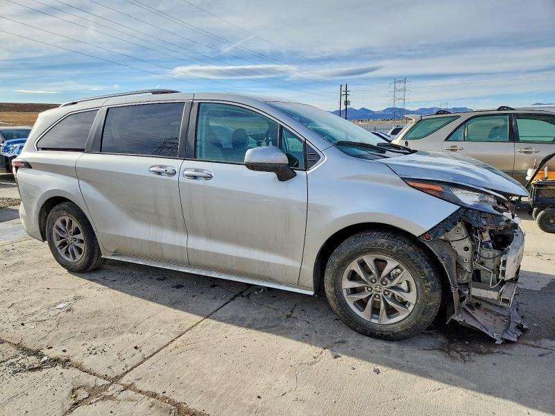 2024 Toyota Sienna le