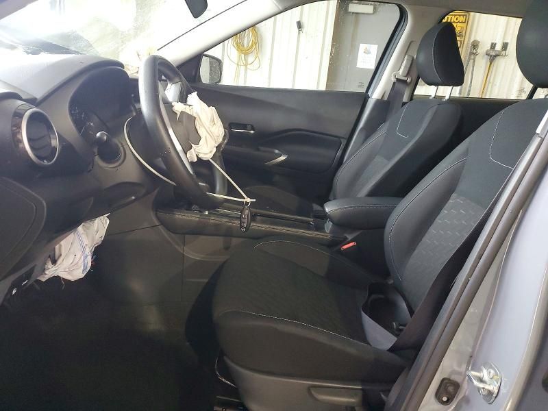 2022 Nissan Kicks sv