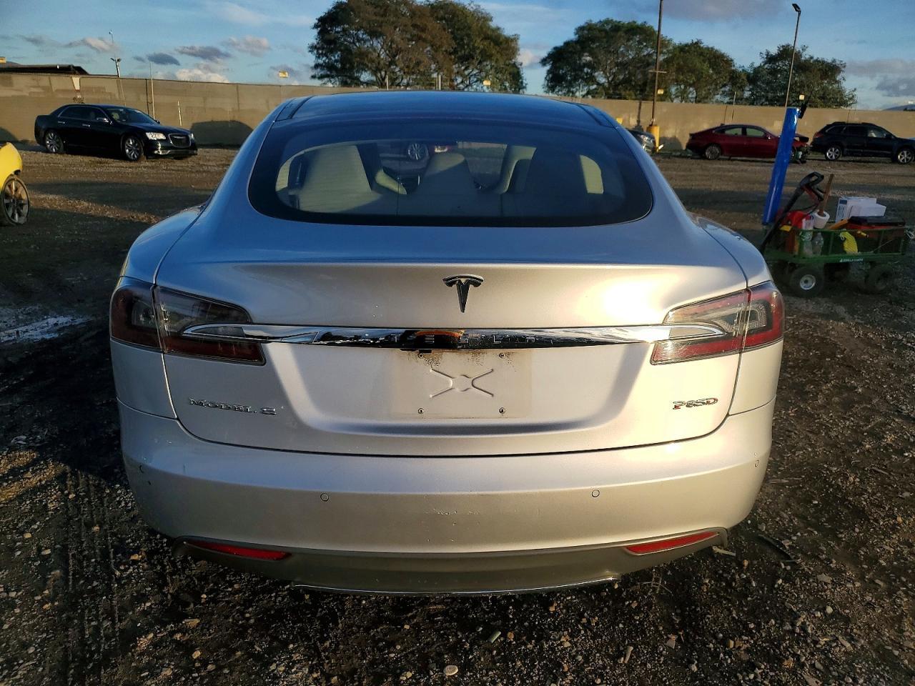 2015 Tesla Model s 85D