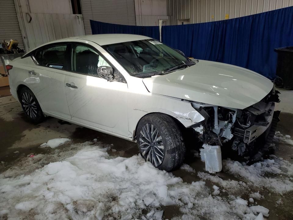 2024 Nissan Altima sv