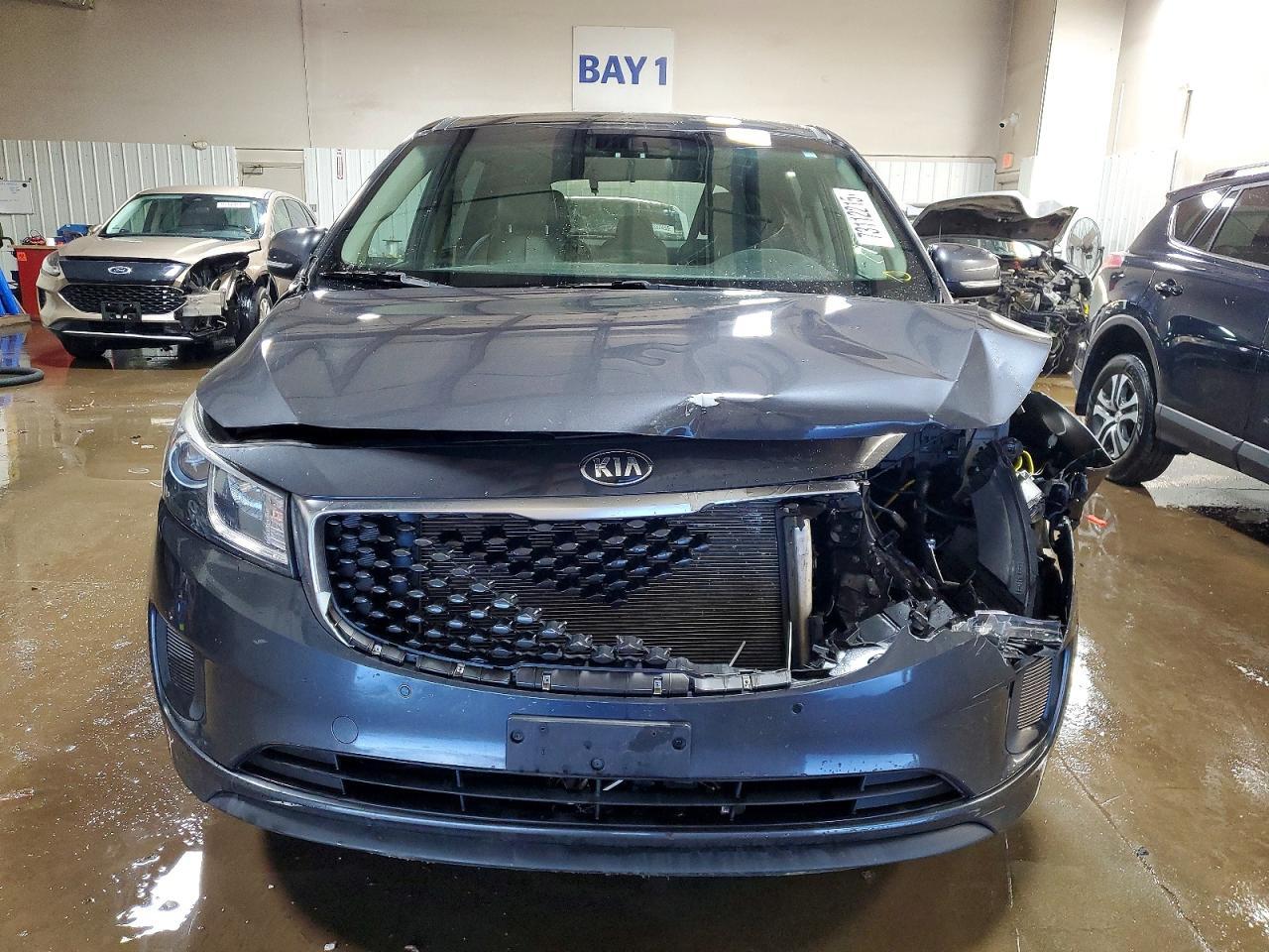 2017 KIA Sedona lx