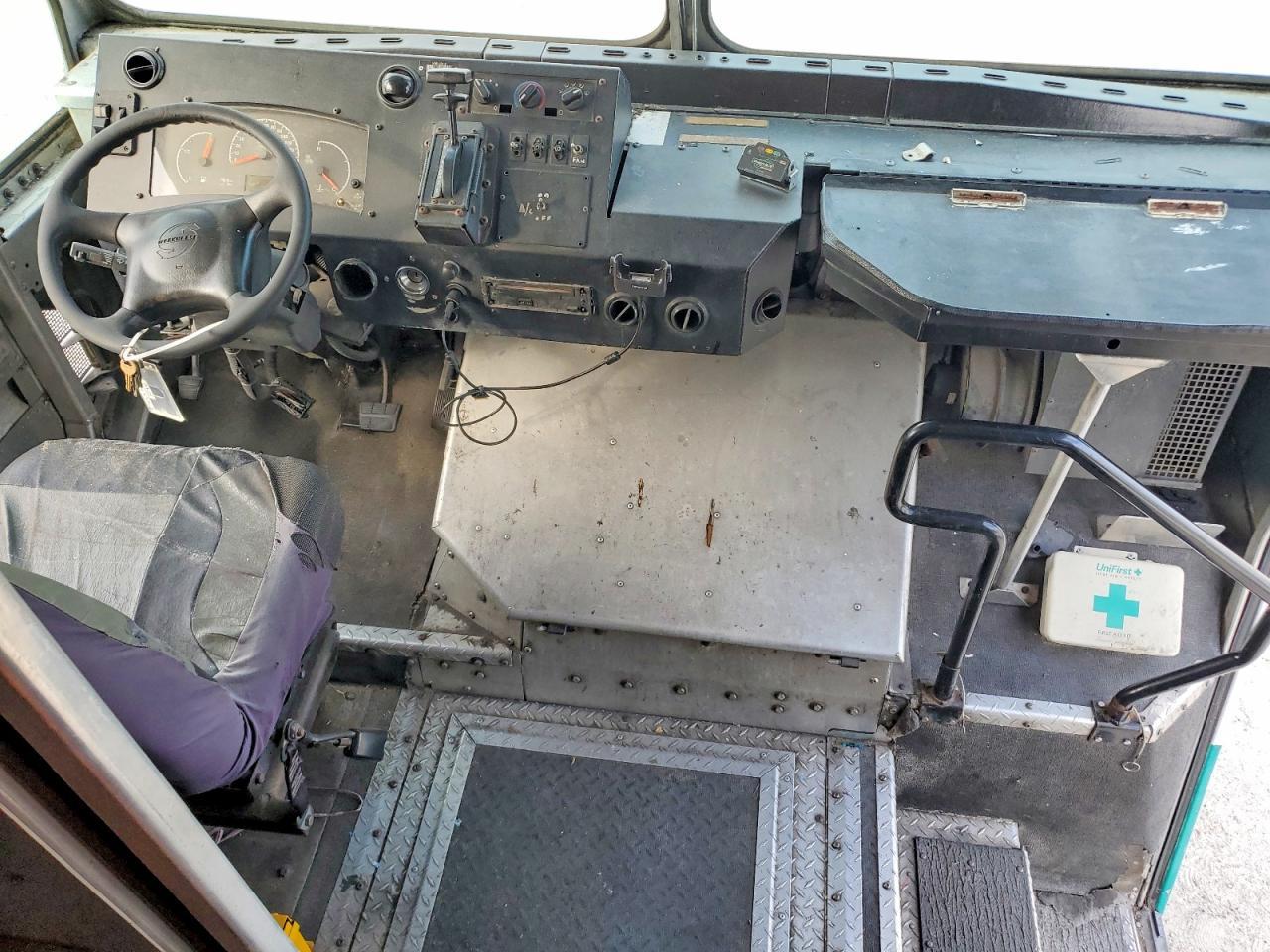 2009 Workhorse Custom Chassis W42 Delivery Truck