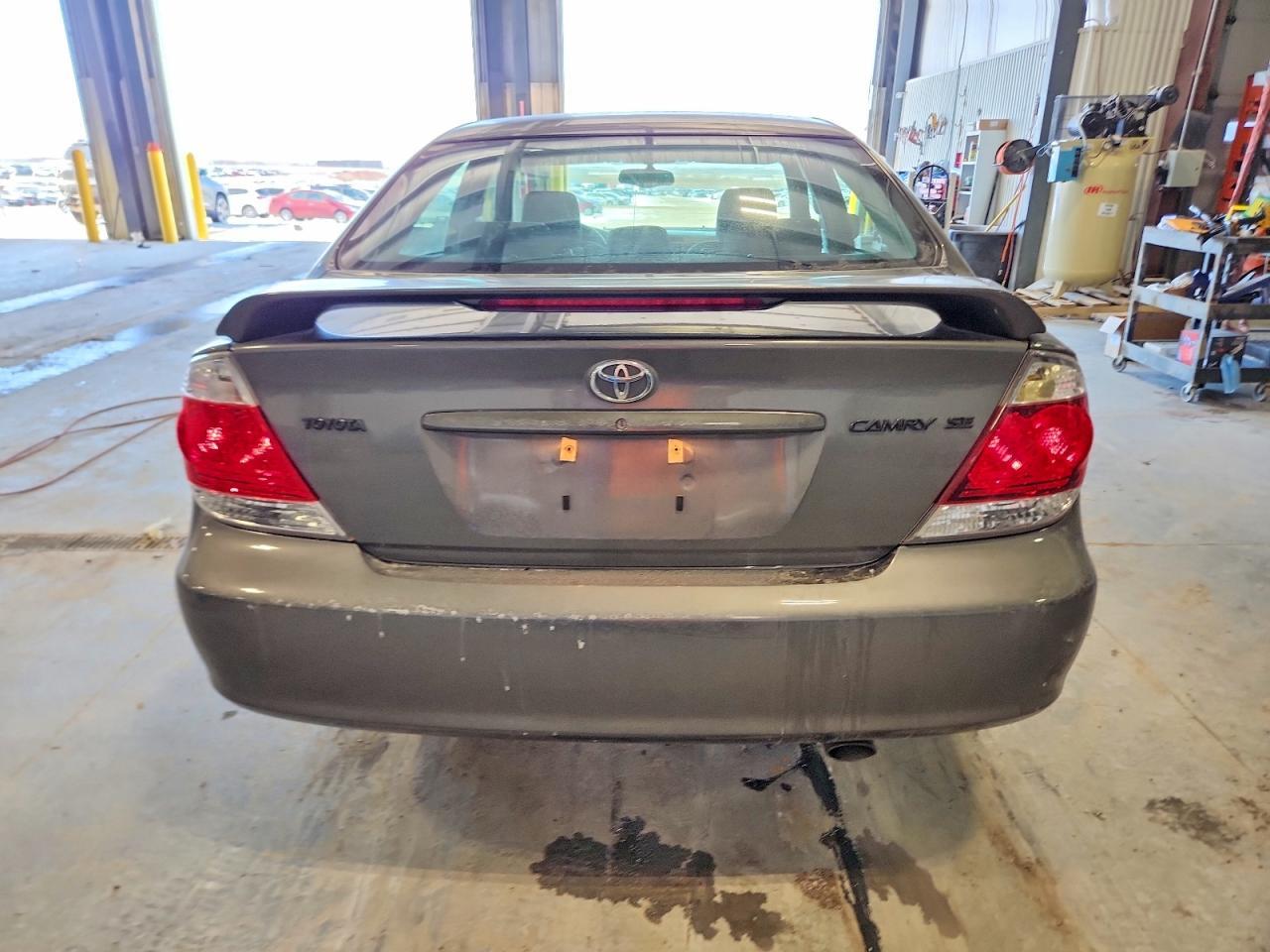 2005 Toyota Camry le