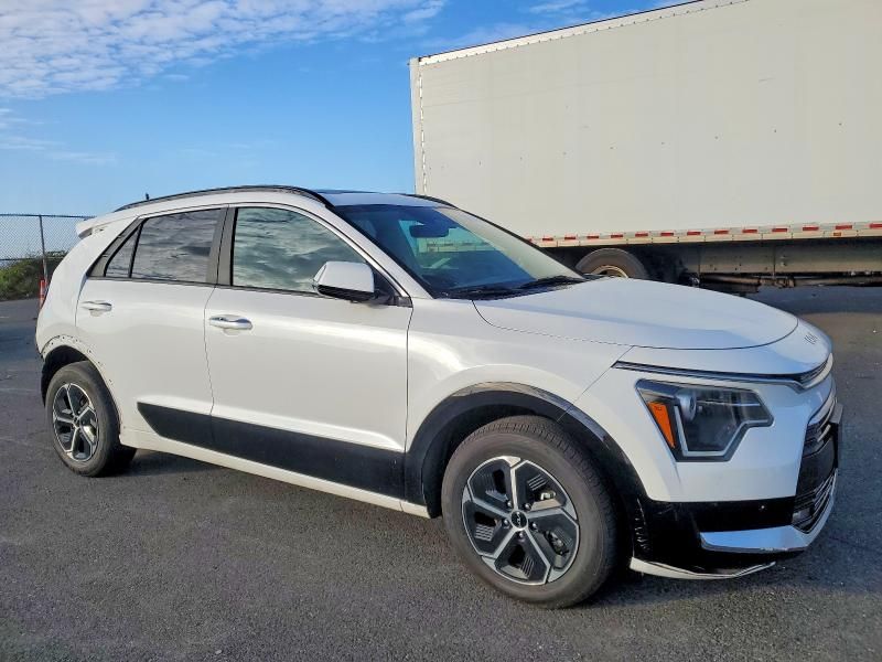 2023 KIA Niro sx