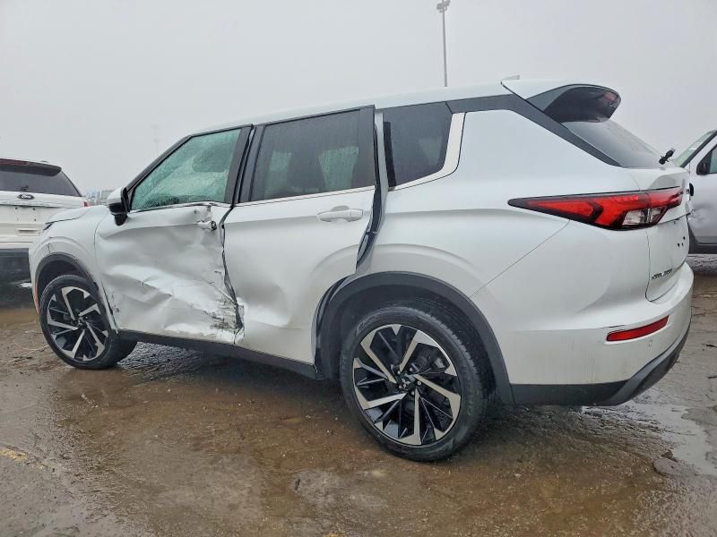 2022 Mitsubishi Outlander es