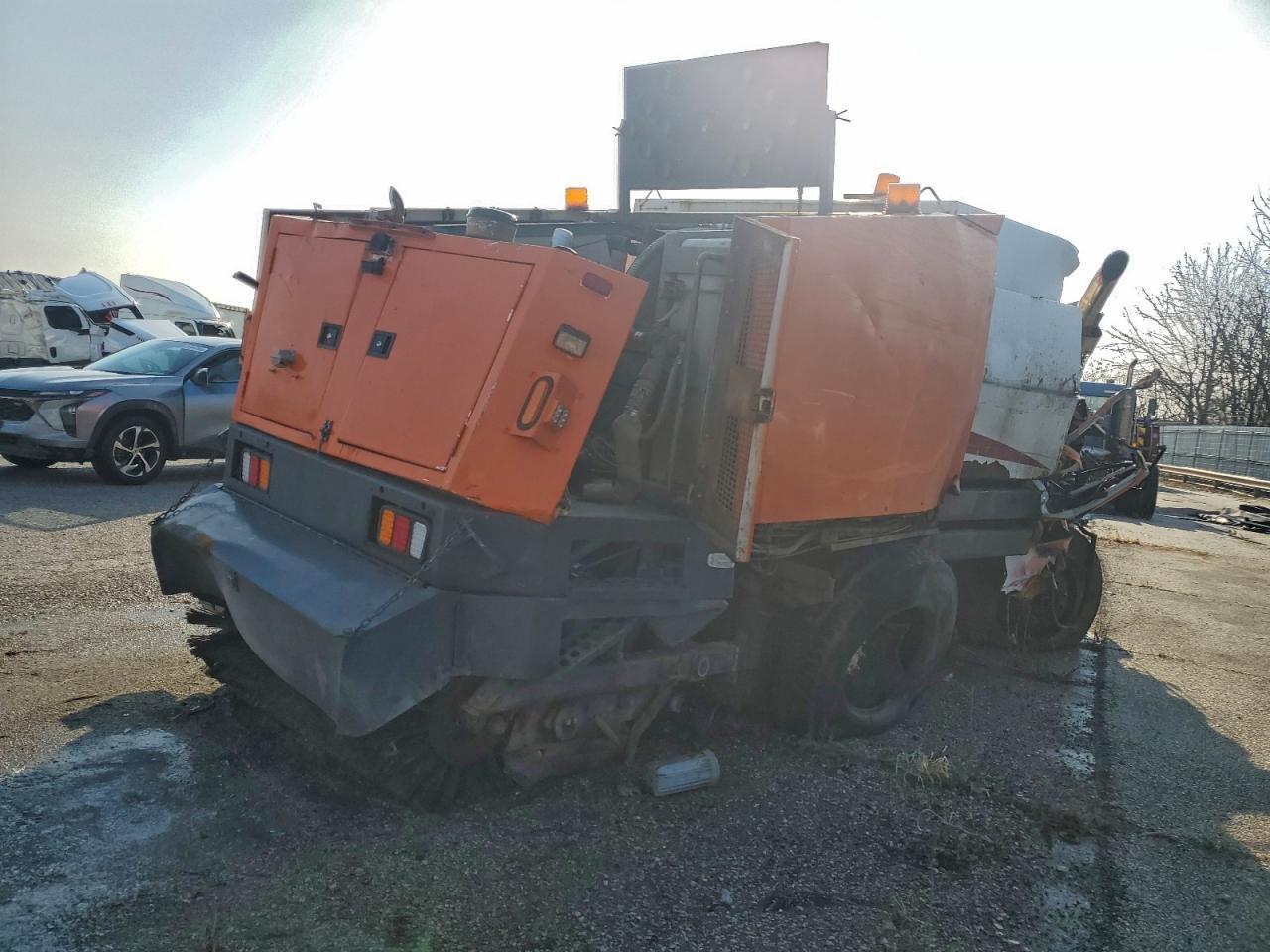 2000 Sterling SC 8000