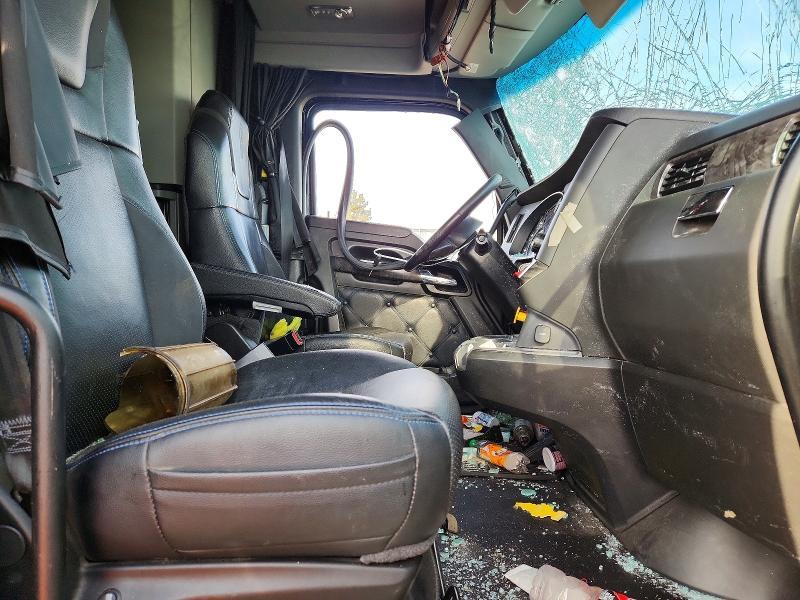 2020 Kenworth Construction W990