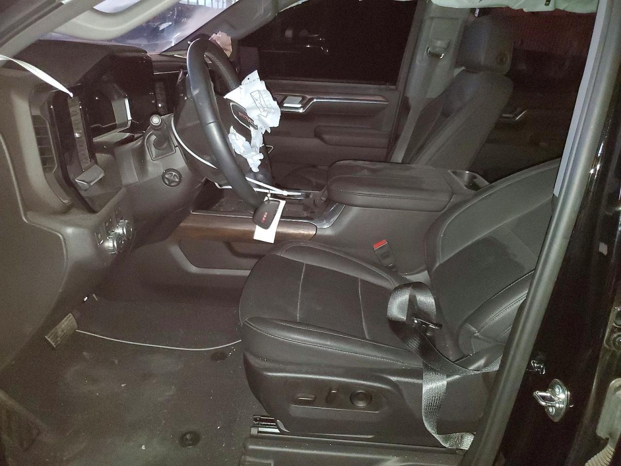 2025 GMC Sierra K1500 slt