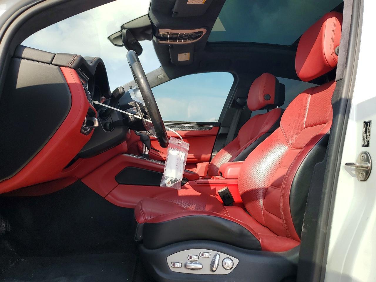 2016 Porsche Macan Turbo