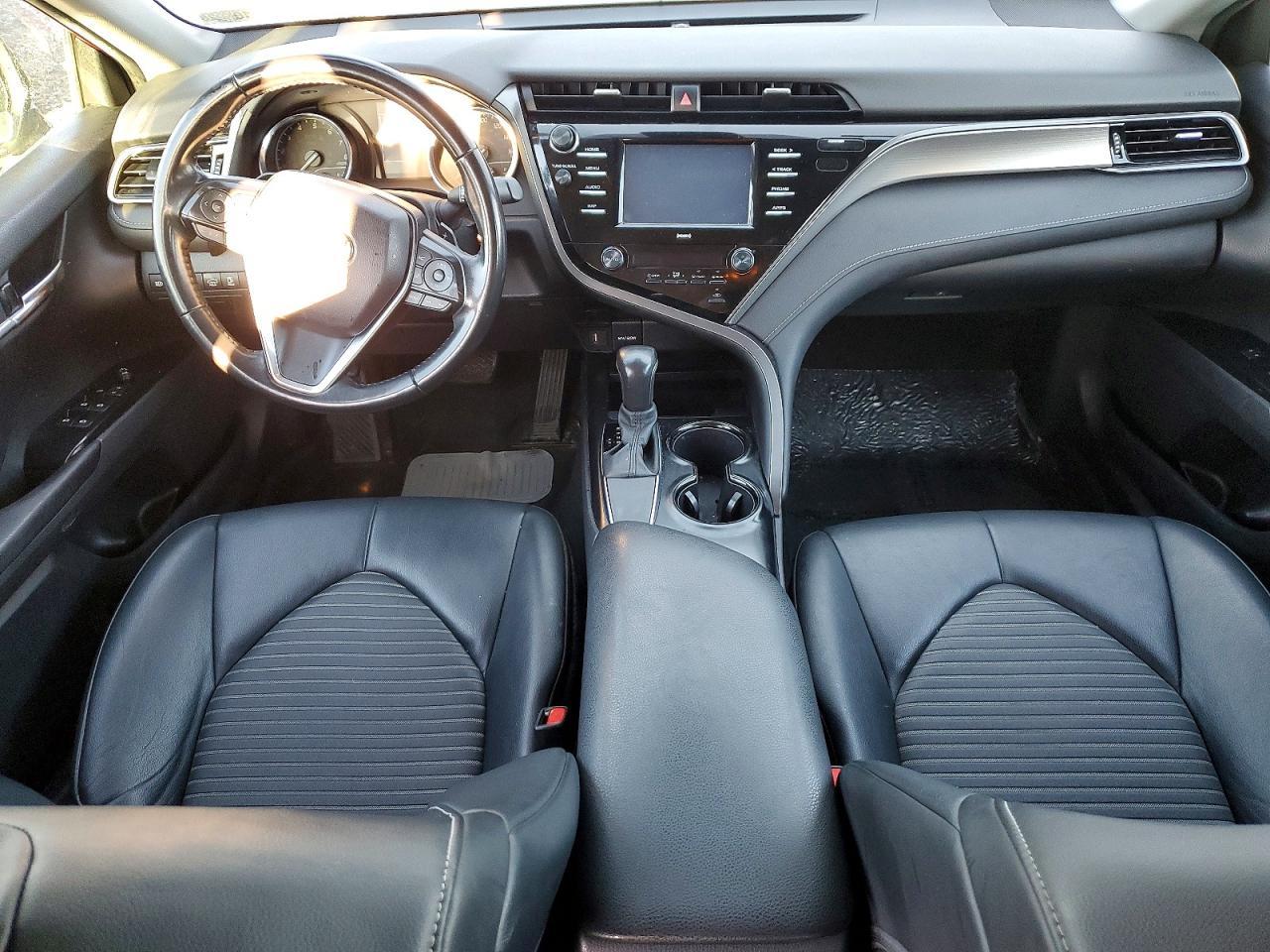 2020 Toyota Camry se