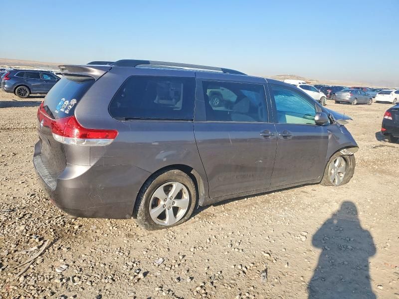 2013 Toyota Sienna le