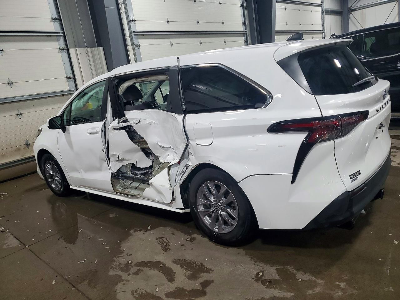 2023 Toyota Sienna le