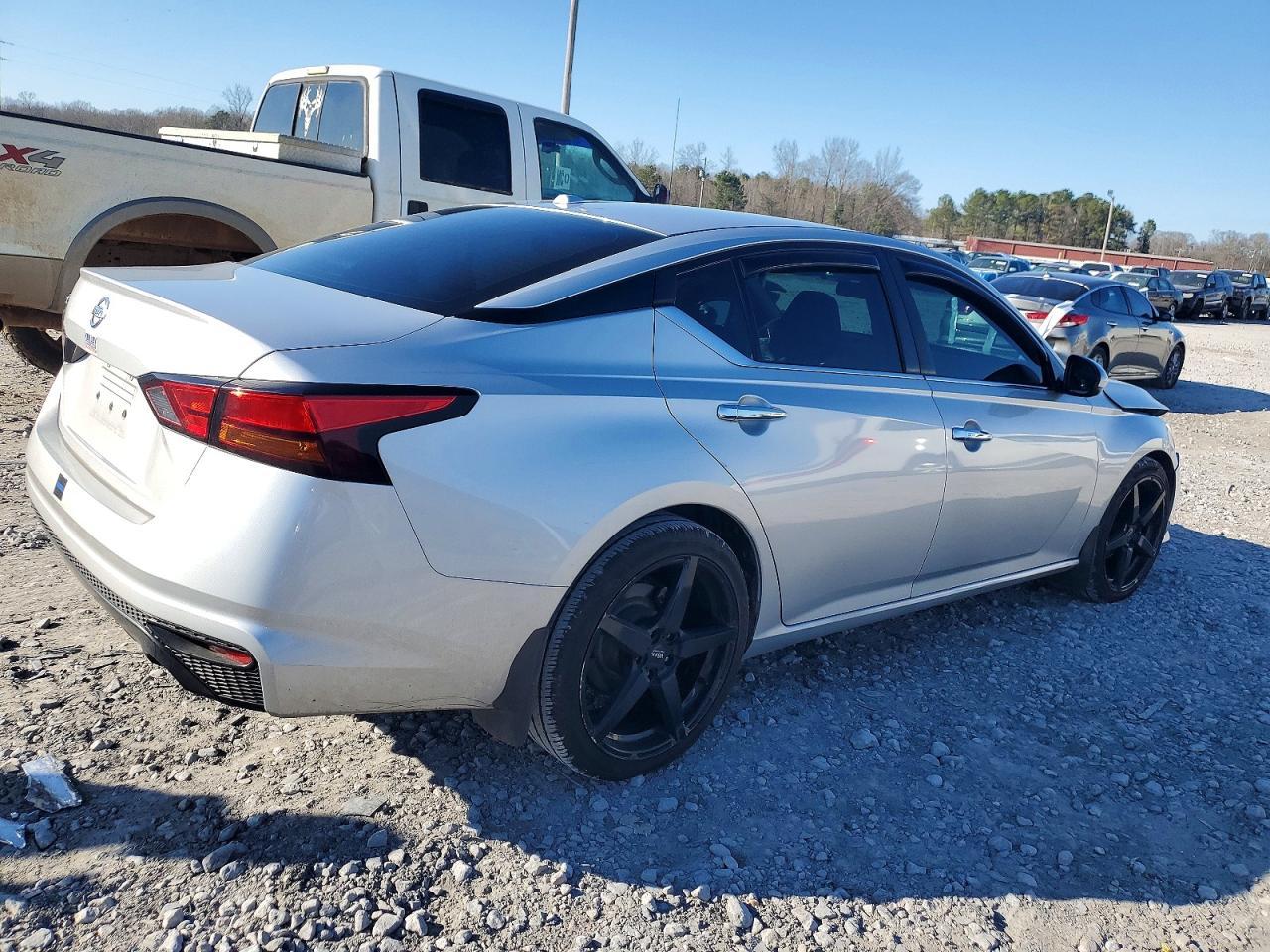 2019 Nissan Altima s