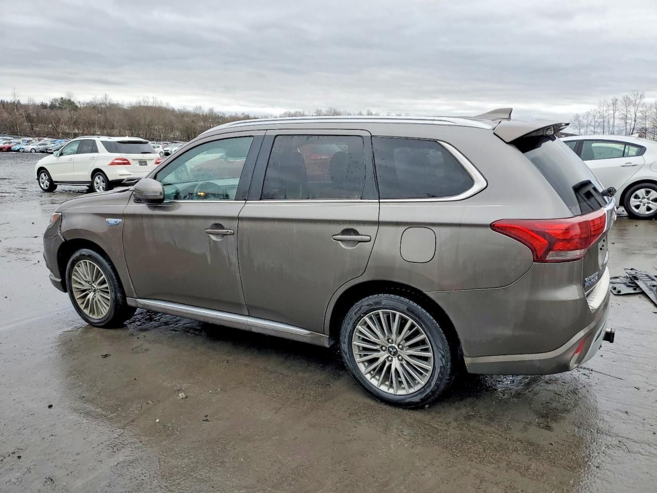 2021 Mitsubishi Outlander fe
