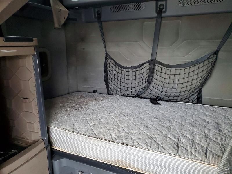 2014 Freightliner Cascadia 125 Semi Truck