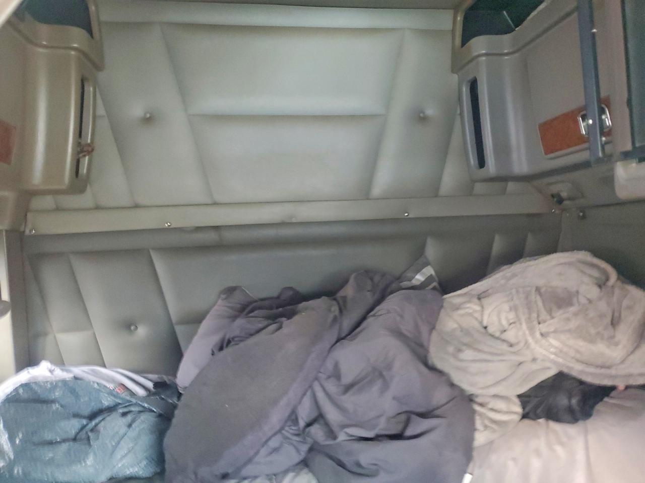 2003 Peterbilt 379 Semi Truck