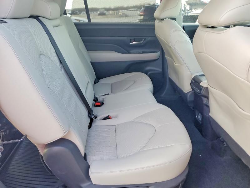 2025 Toyota Grand Highlander le